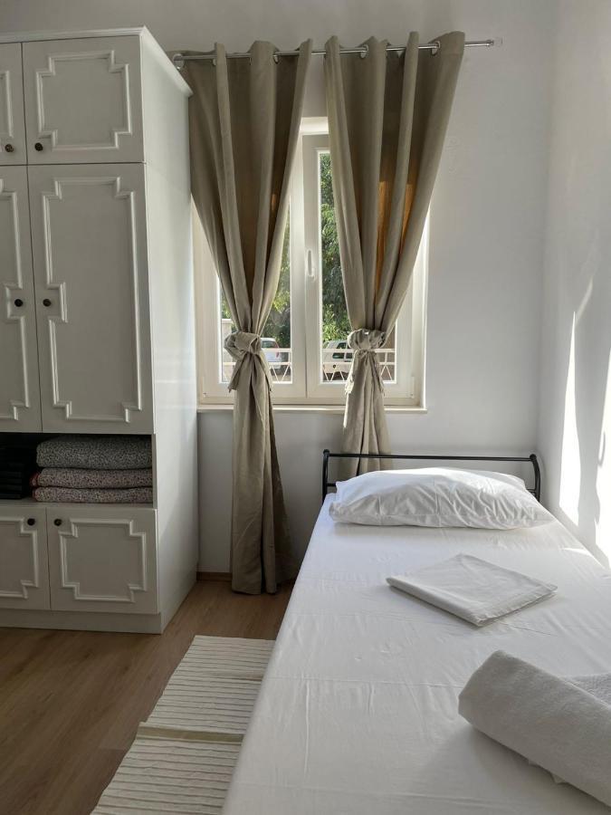 Holiday House Fila Turanj Esterno foto