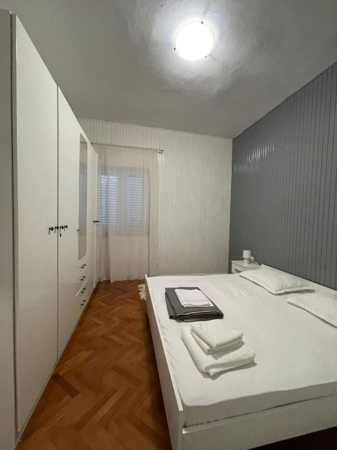 Holiday House Fila Turanj Esterno foto